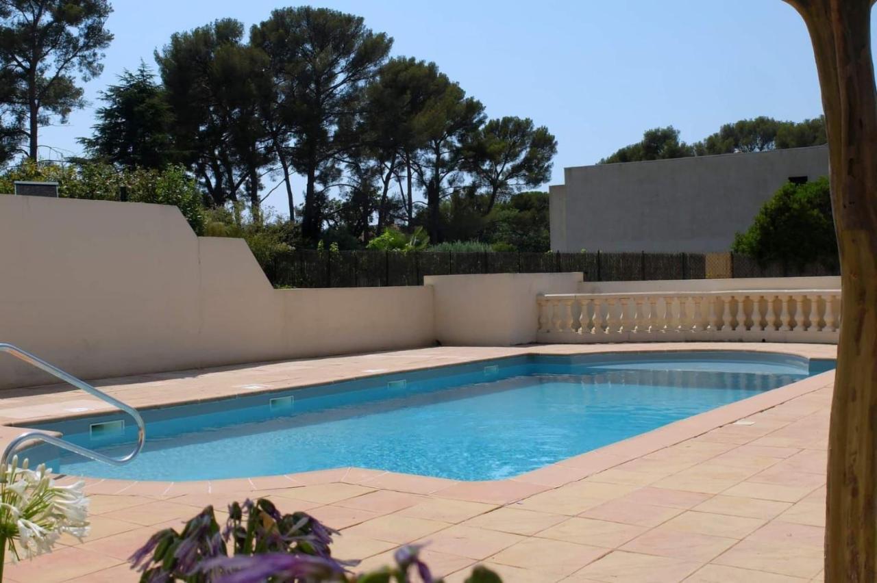 Appartement Cosy & Moderne A 180M De La Plage Санари-сюр-Мер Экстерьер фото